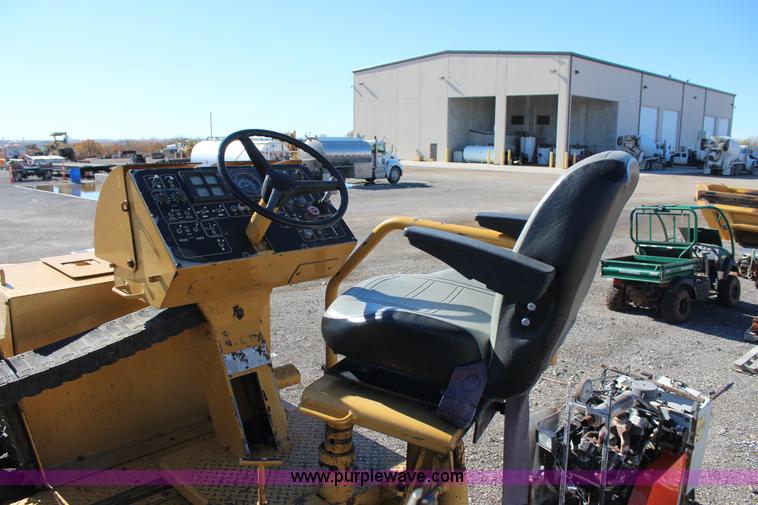 image for item J7746 Caterpillar AP-1055B paver
