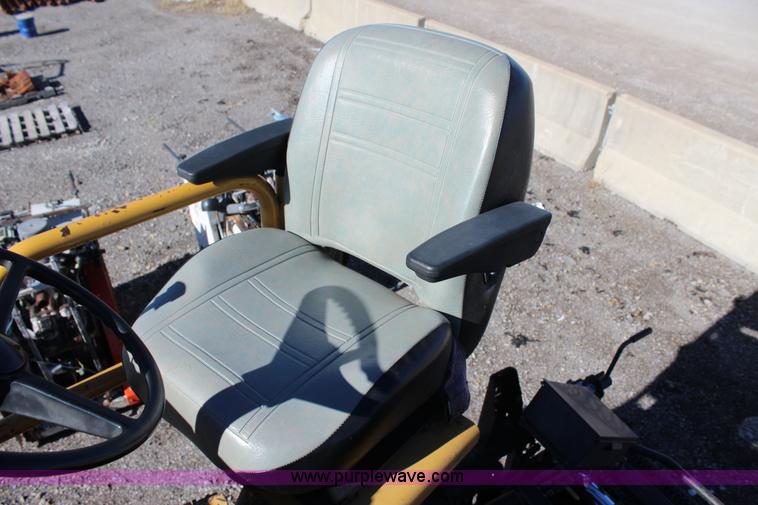 image for item J7746 Caterpillar AP-1055B paver