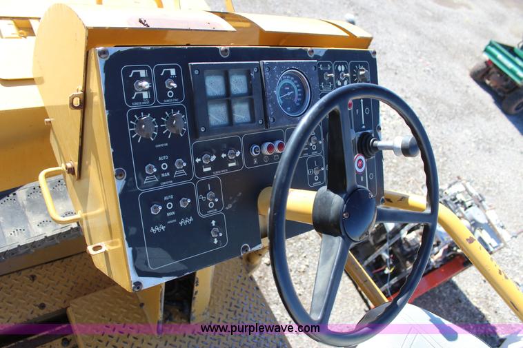 image for item J7746 Caterpillar AP-1055B paver