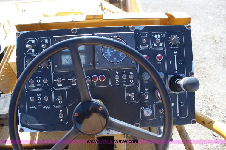 image for item J7746 Caterpillar AP-1055B paver