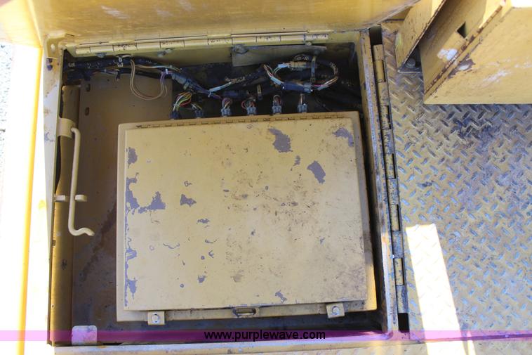 image for item J7746 Caterpillar AP-1055B paver