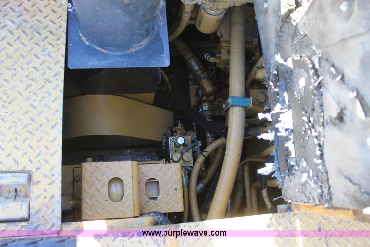 image for item J7746 Caterpillar AP-1055B paver