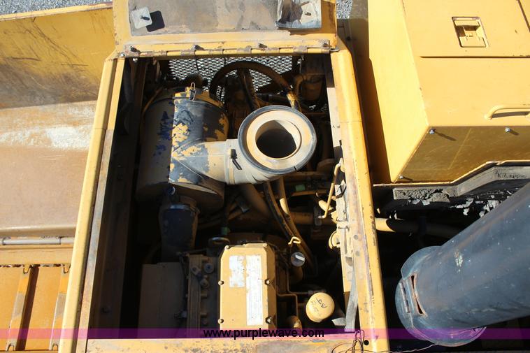 image for item J7746 Caterpillar AP-1055B paver