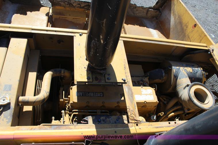 image for item J7746 Caterpillar AP-1055B paver