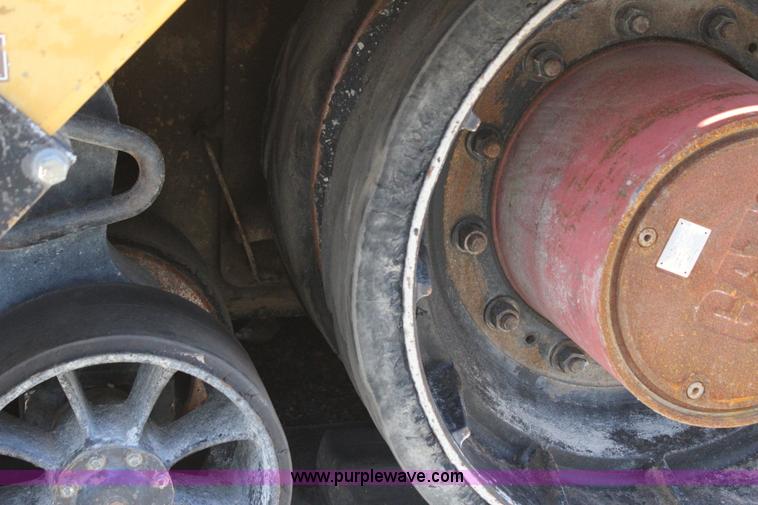 image for item J7746 Caterpillar AP-1055B paver