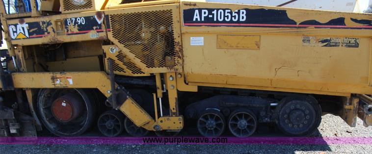 image for item J7746 Caterpillar AP-1055B paver