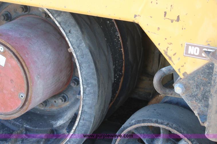 image for item J7746 Caterpillar AP-1055B paver