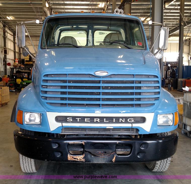 image for item K1215 2002 Sterling L9500 semi truck