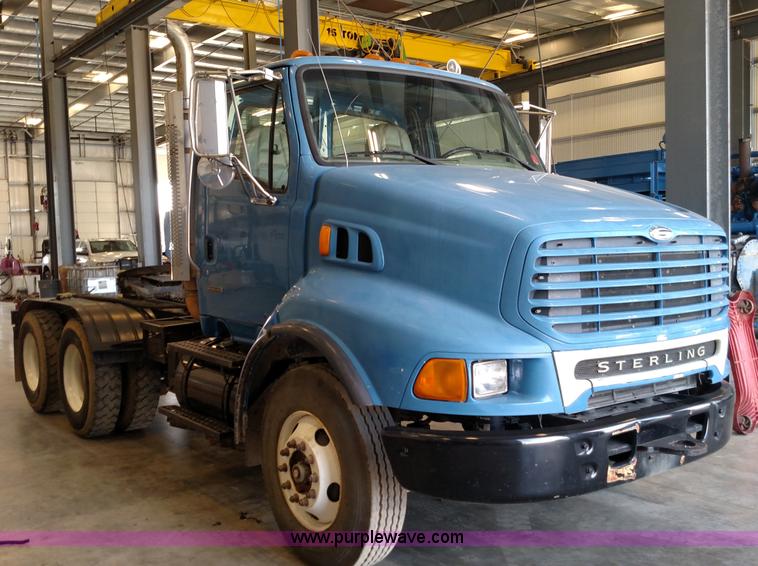 image for item K1215 2002 Sterling L9500 semi truck