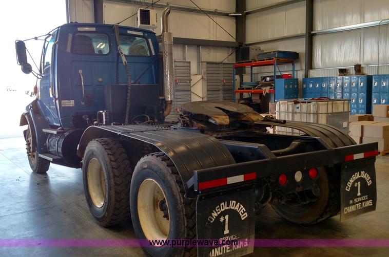 image for item K1215 2002 Sterling L9500 semi truck