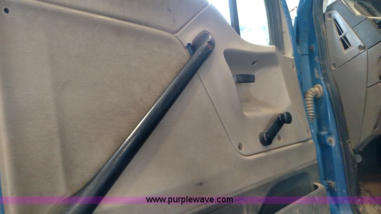 image for item K1215 2002 Sterling L9500 semi truck