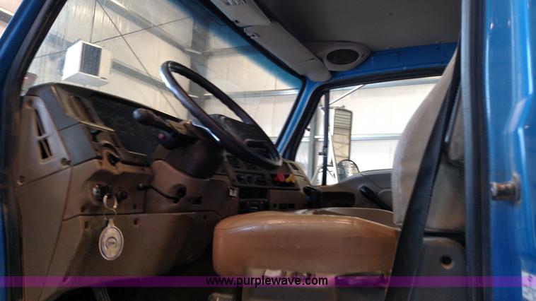 image for item K1215 2002 Sterling L9500 semi truck