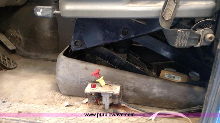 image for item K1215 2002 Sterling L9500 semi truck