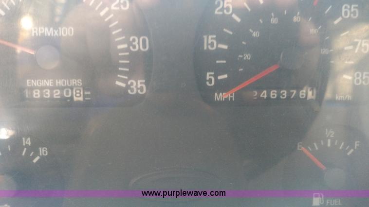 image for item K1215 2002 Sterling L9500 semi truck