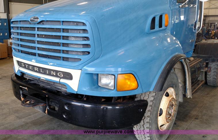 image for item K1215 2002 Sterling L9500 semi truck