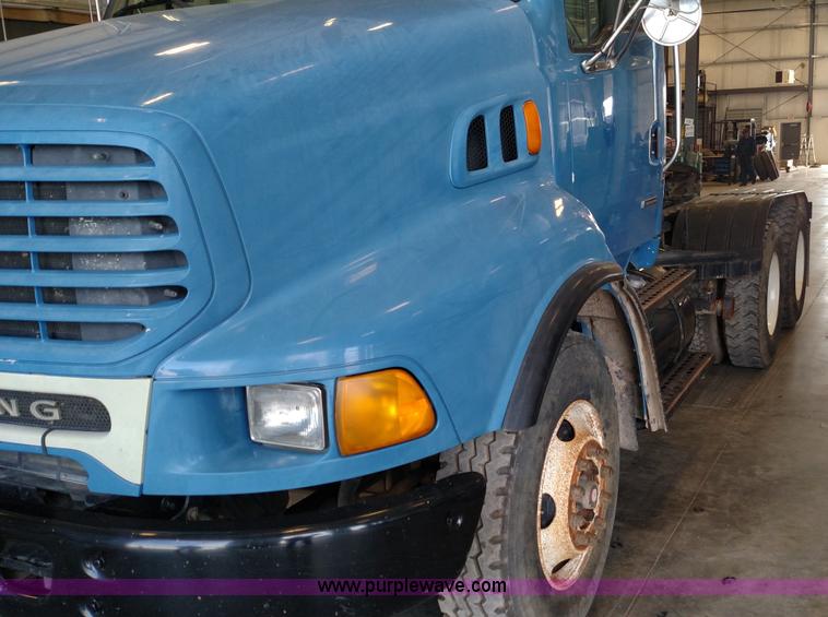 image for item K1215 2002 Sterling L9500 semi truck