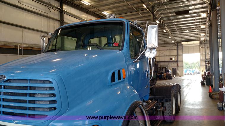 image for item K1215 2002 Sterling L9500 semi truck