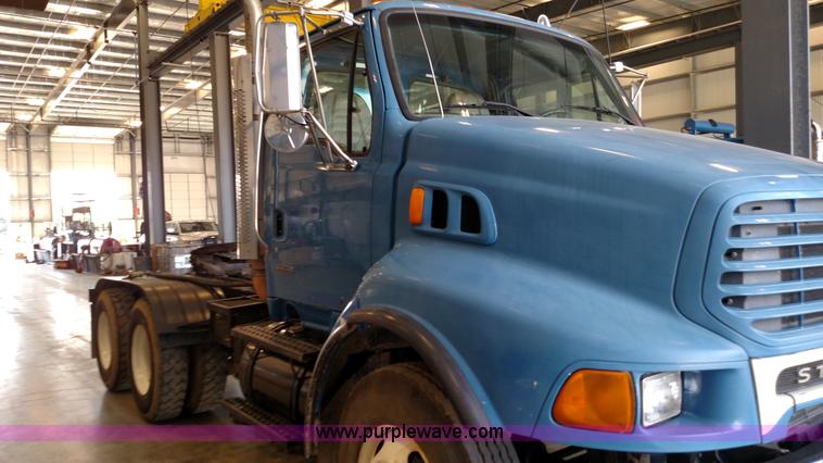 image for item K1215 2002 Sterling L9500 semi truck