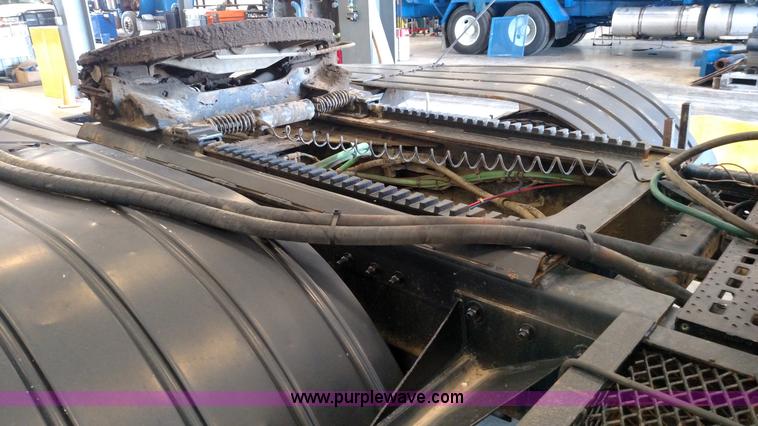 image for item K1215 2002 Sterling L9500 semi truck