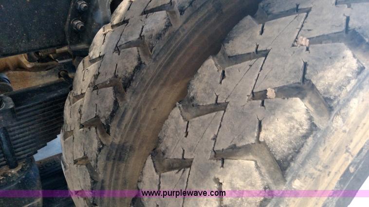 image for item K1215 2002 Sterling L9500 semi truck