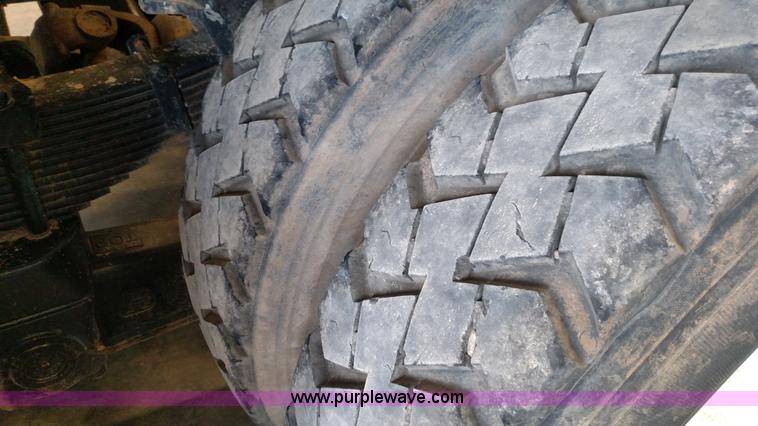 image for item K1215 2002 Sterling L9500 semi truck