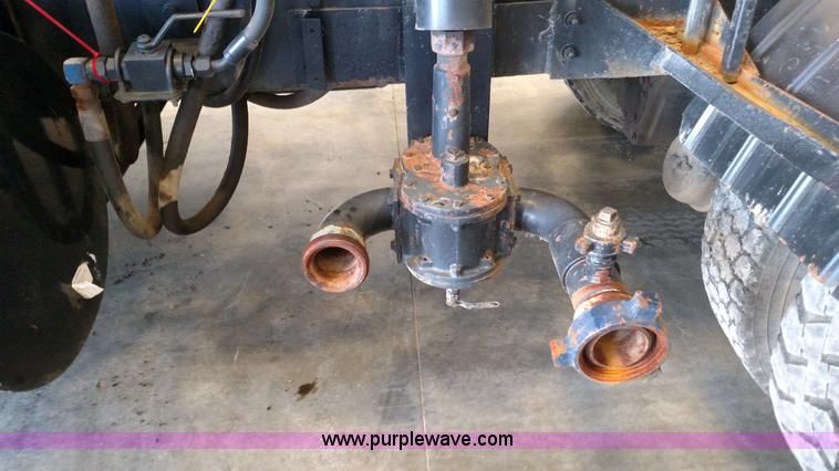 image for item K1215 2002 Sterling L9500 semi truck