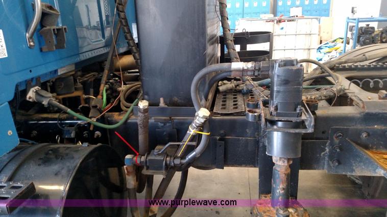 image for item K1215 2002 Sterling L9500 semi truck