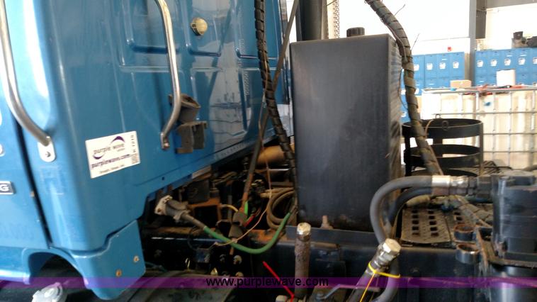 image for item K1215 2002 Sterling L9500 semi truck