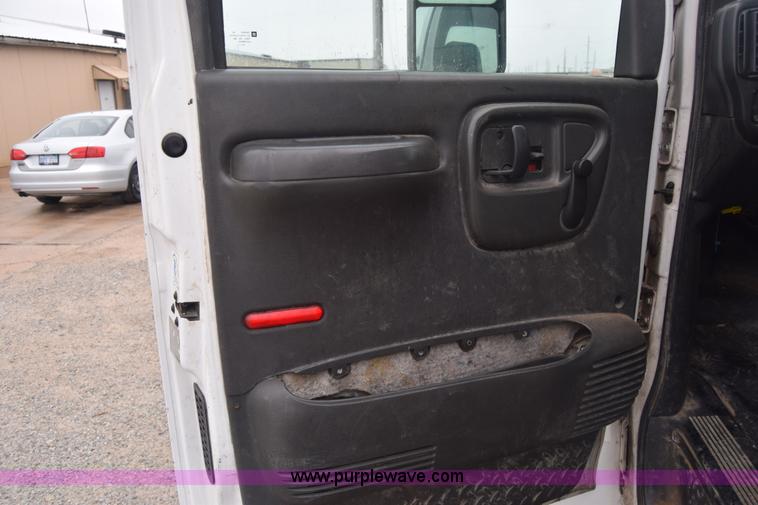 image for item K4901 2007 Chevrolet C4500 truck cab and chassis