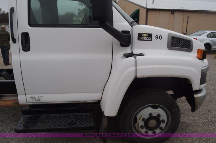 image for item K4901 2007 Chevrolet C4500 truck cab and chassis
