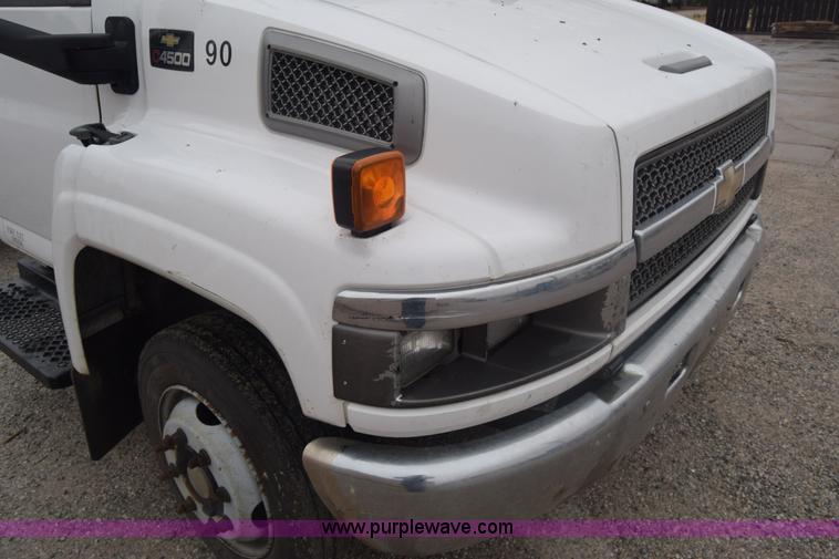 image for item K4901 2007 Chevrolet C4500 truck cab and chassis