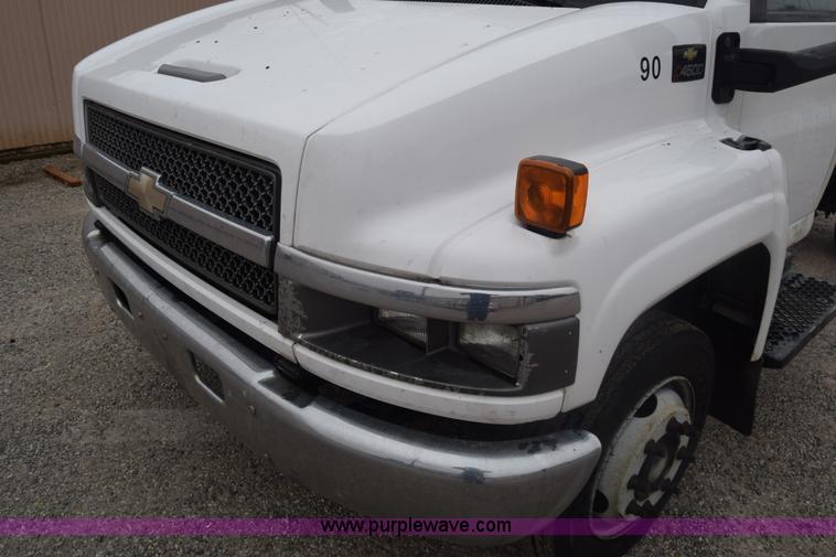 image for item K4901 2007 Chevrolet C4500 truck cab and chassis