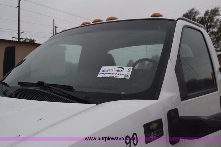 image for item K4901 2007 Chevrolet C4500 truck cab and chassis