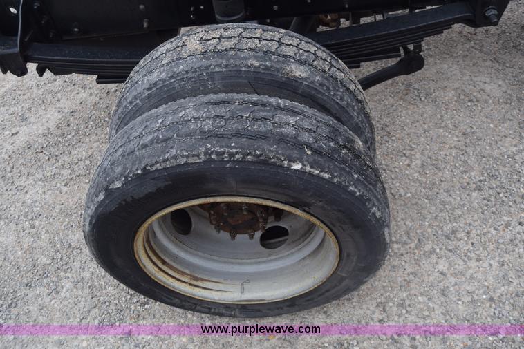 image for item K4901 2007 Chevrolet C4500 truck cab and chassis