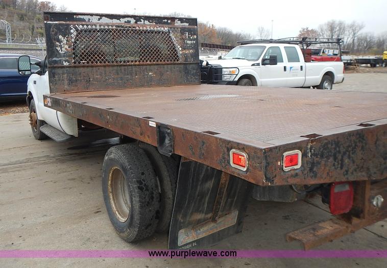 image for item L3573 1999 Ford F350 Super Duty XL flatbed pickup truck