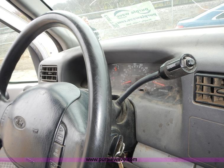 image for item L3573 1999 Ford F350 Super Duty XL flatbed pickup truck