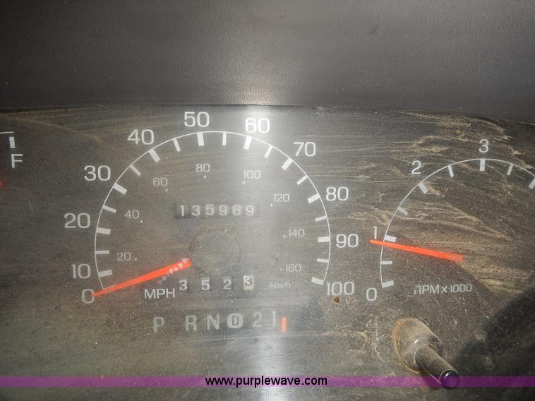 image for item L3573 1999 Ford F350 Super Duty XL flatbed pickup truck