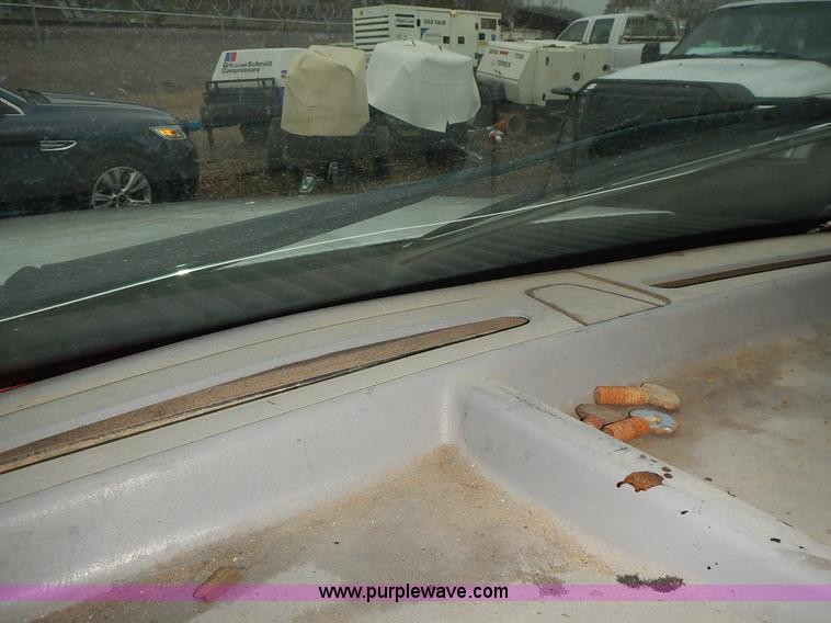 image for item L3573 1999 Ford F350 Super Duty XL flatbed pickup truck