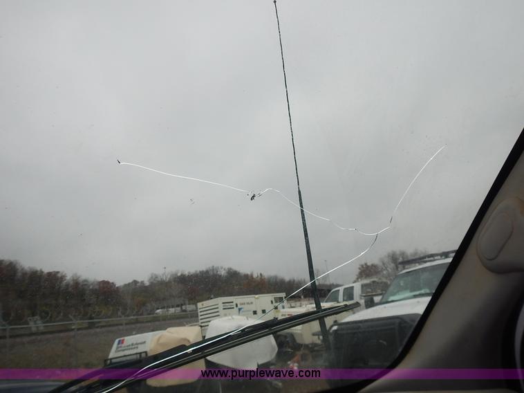 image for item L3573 1999 Ford F350 Super Duty XL flatbed pickup truck