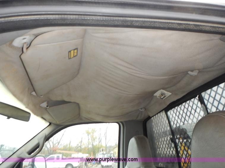 image for item L3573 1999 Ford F350 Super Duty XL flatbed pickup truck