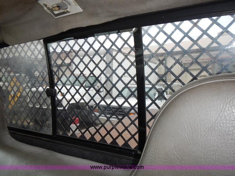 image for item L3573 1999 Ford F350 Super Duty XL flatbed pickup truck