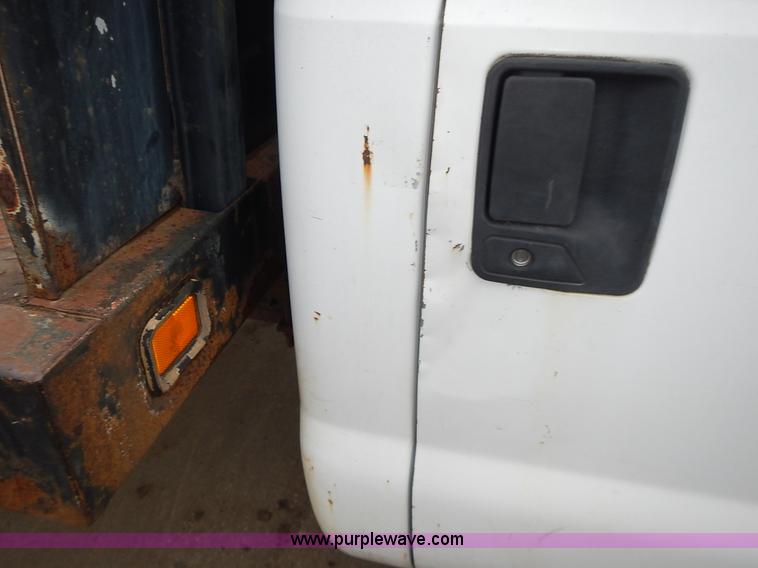 image for item L3573 1999 Ford F350 Super Duty XL flatbed pickup truck