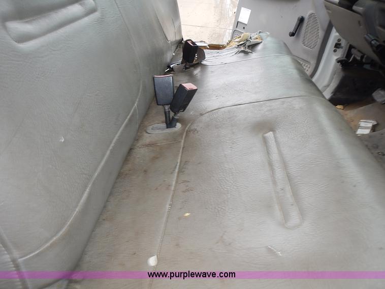 image for item L3573 1999 Ford F350 Super Duty XL flatbed pickup truck