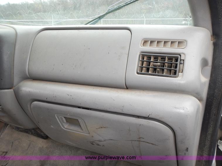 image for item L3573 1999 Ford F350 Super Duty XL flatbed pickup truck