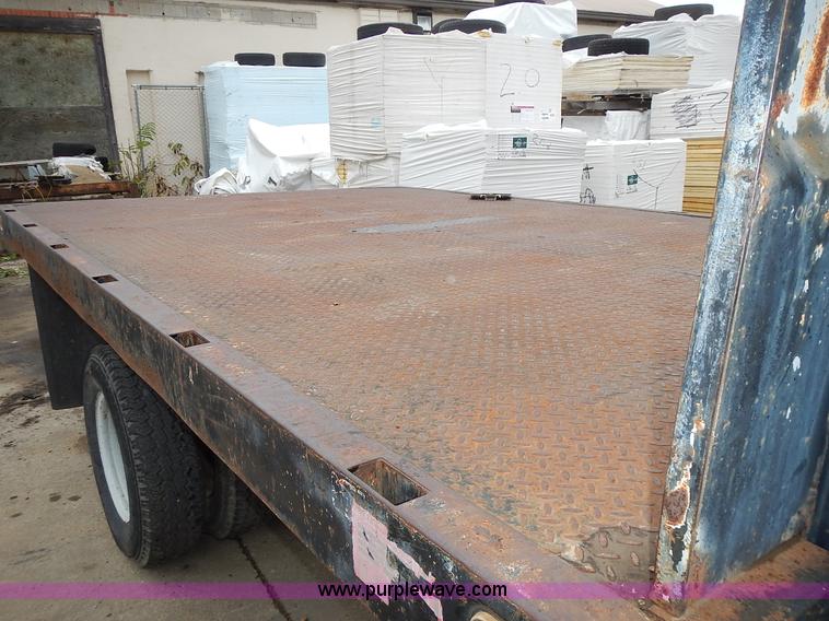 image for item L3573 1999 Ford F350 Super Duty XL flatbed pickup truck