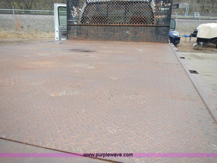 image for item L3573 1999 Ford F350 Super Duty XL flatbed pickup truck