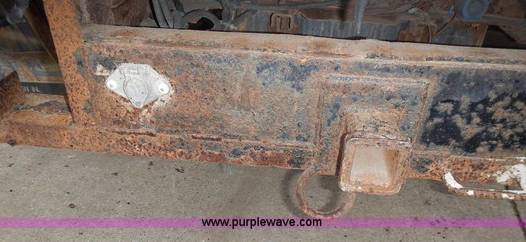 image for item L3573 1999 Ford F350 Super Duty XL flatbed pickup truck