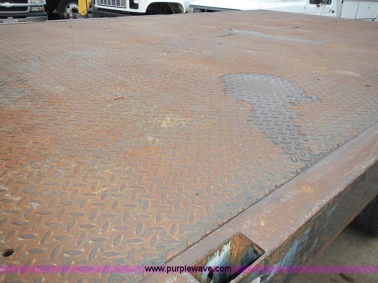 image for item L3573 1999 Ford F350 Super Duty XL flatbed pickup truck