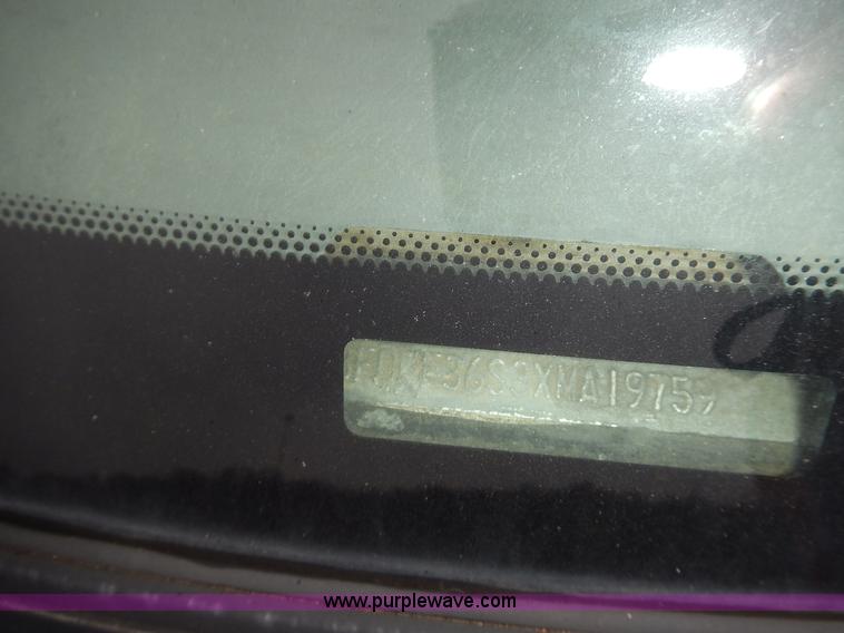 image for item L3573 1999 Ford F350 Super Duty XL flatbed pickup truck