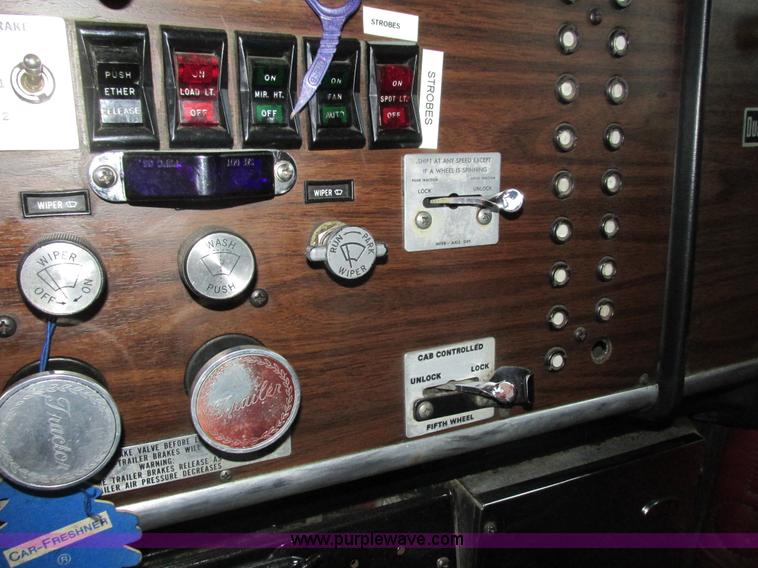 image for item L3903 1987 Peterbilt 349 dump truck